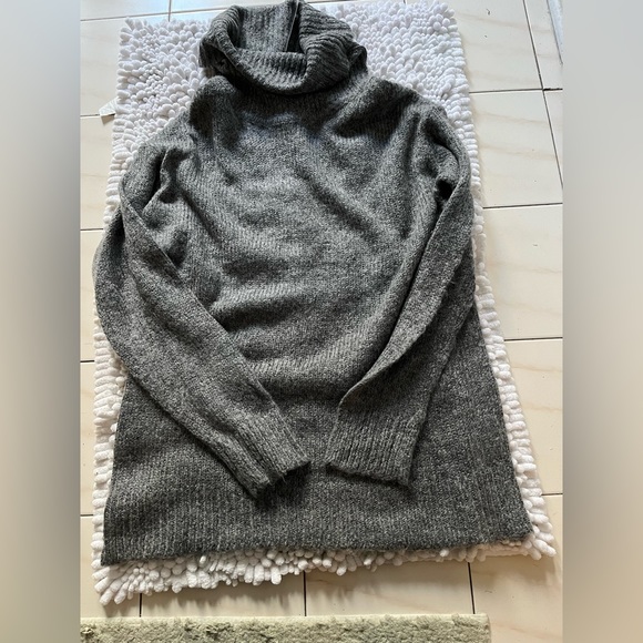 NEW Jacob CHIC lightweight turtleneck sweater. Size L - Picture 2 of 11